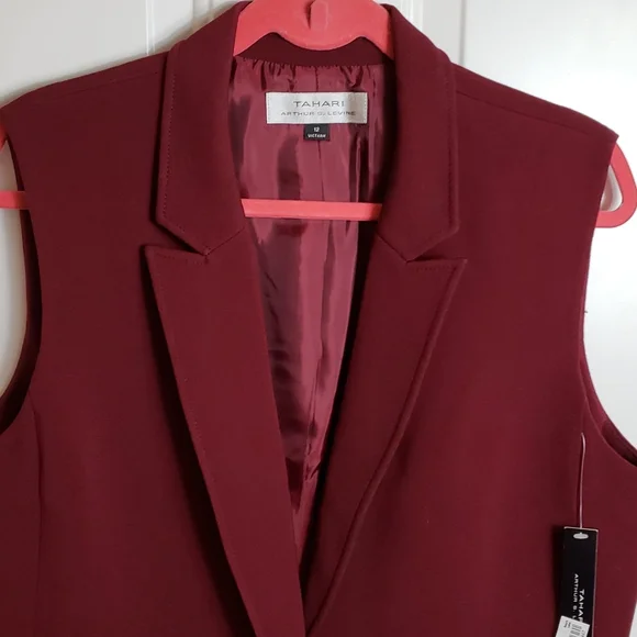 Tahari by Arthur S. Levine Wine Vest, Size 12 NWT
